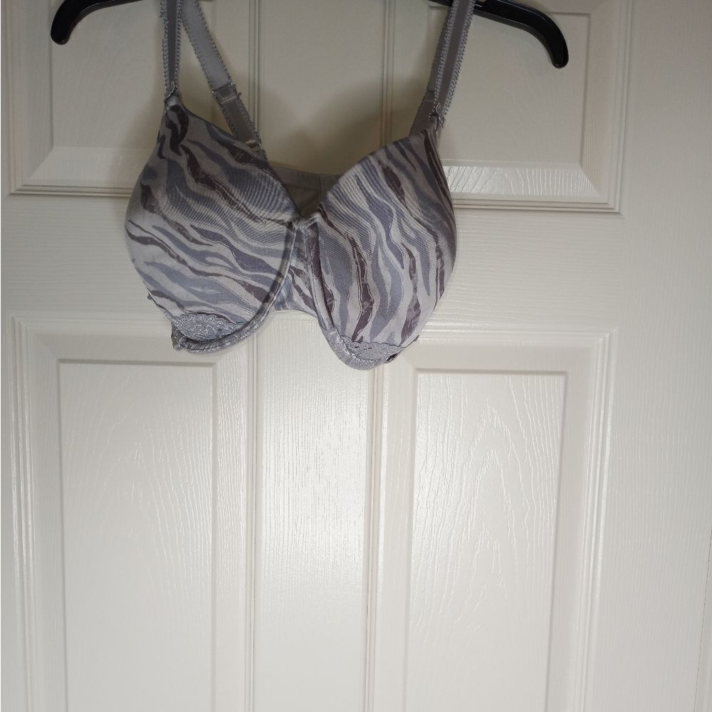 Olga Women's 40C Gray Zebra Print Lace Hem Full Coverage Bra Lined Underwire
